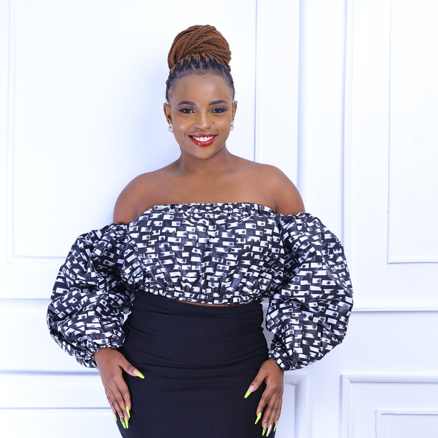 Tatu Women's African Print Off-shoulder Crop Top (Black/White)