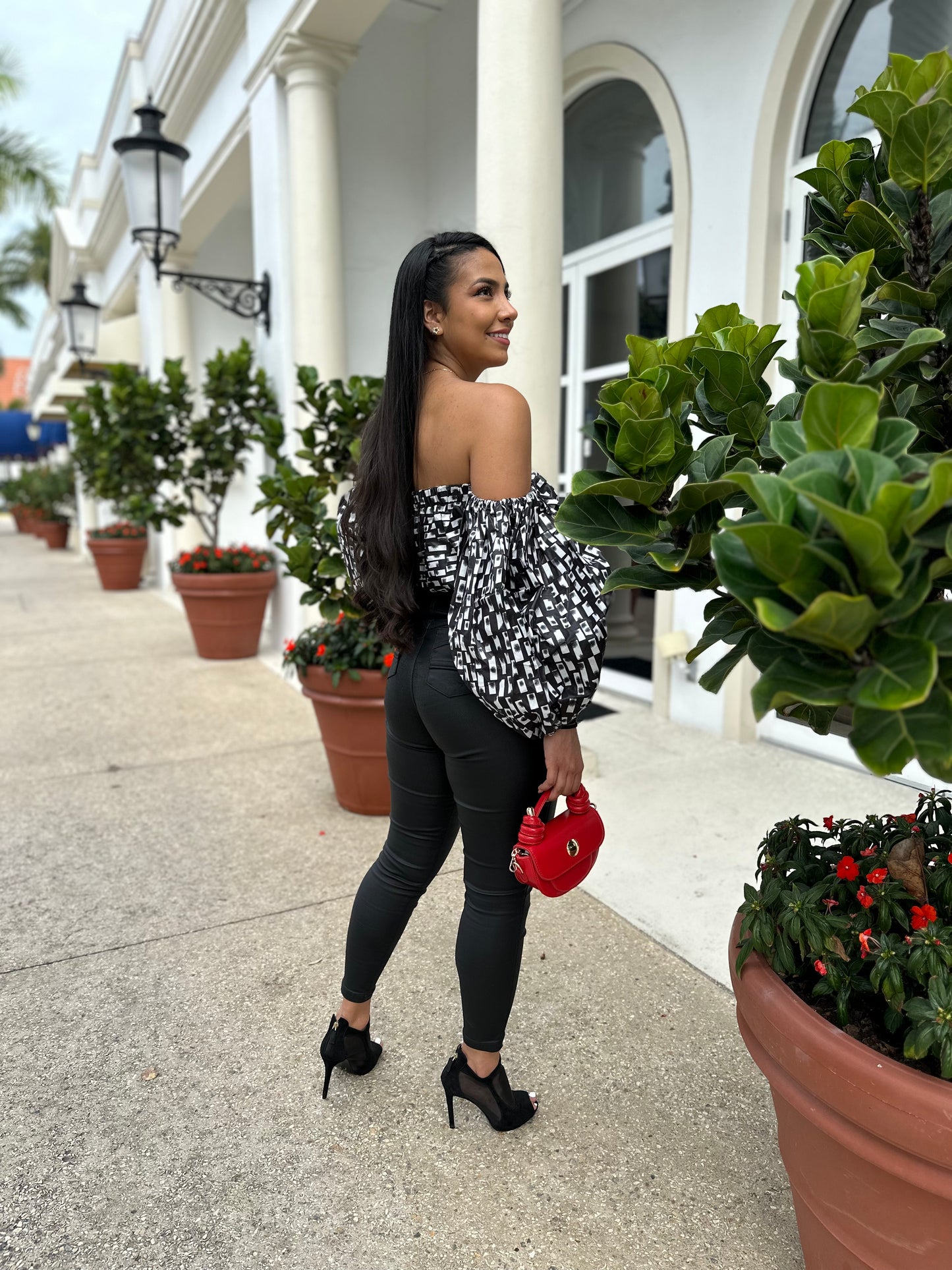 Tatu Women's African Print Off-shoulder Crop Top (Black/White)